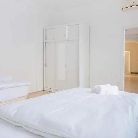 Center - Kersnikova *