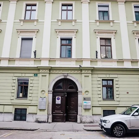 Center - Kersnikova *