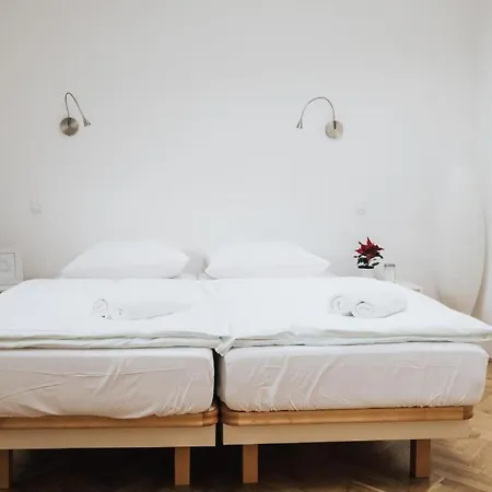 Center - Kersnikova Apartment *