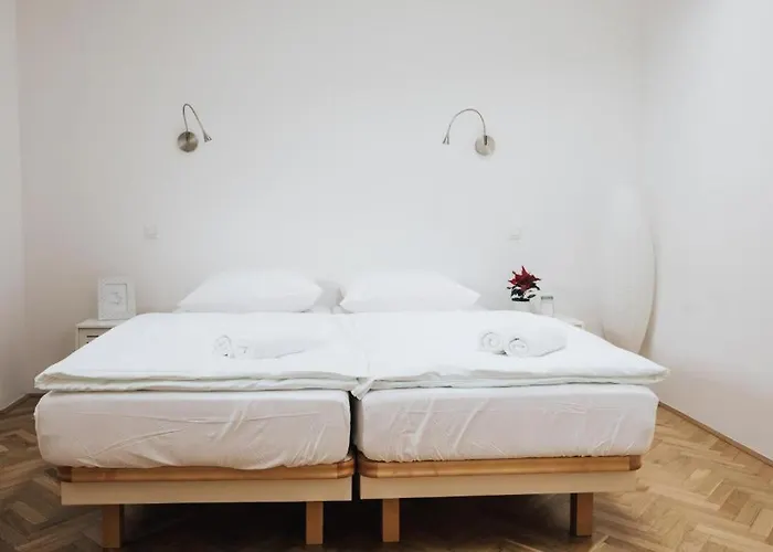 Center - Kersnikova Apartment *